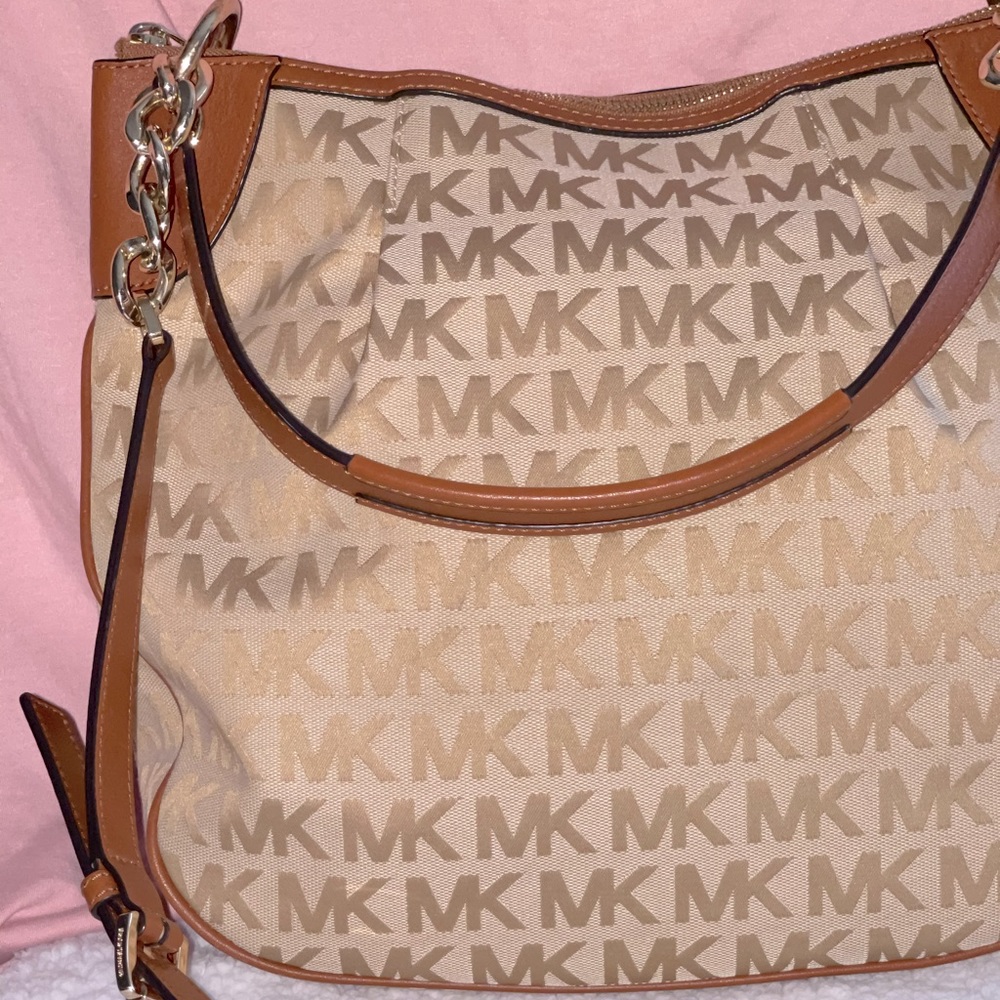 Michael Kors Shoulder/Crossbody Bag ❣️💕✨